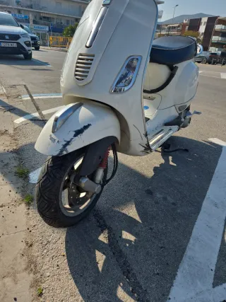 Vespa 125 Blanca Automática