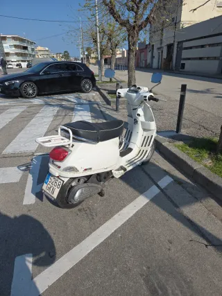 Vespa 125 Blanca Automática