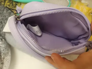 Bolso bandolera lila Lefties