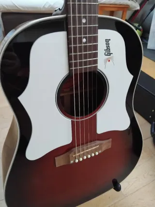 Guitarra electroacústica Epiphone J45 Slash.