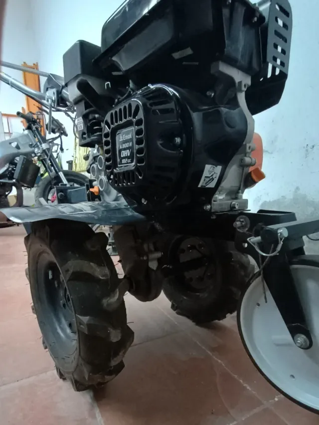 Motoazada Oleo Mac MH 197 RK