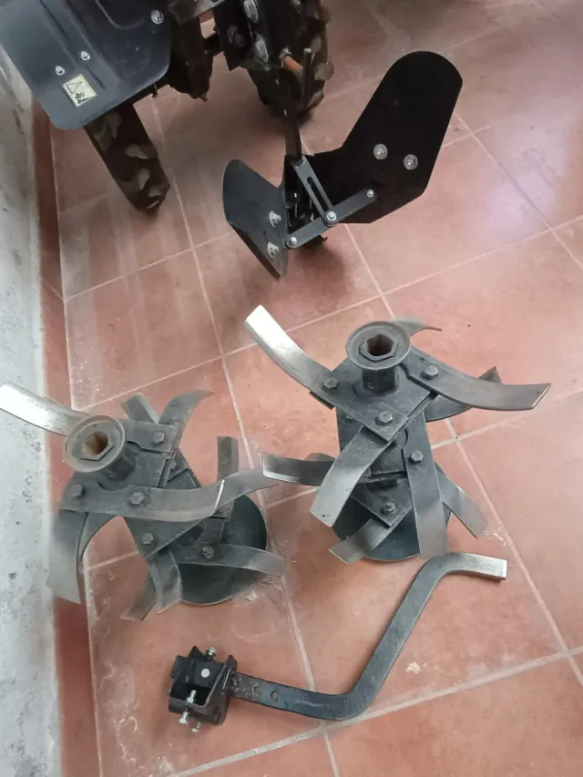 Motoazada Oleo Mac MH 197 RK