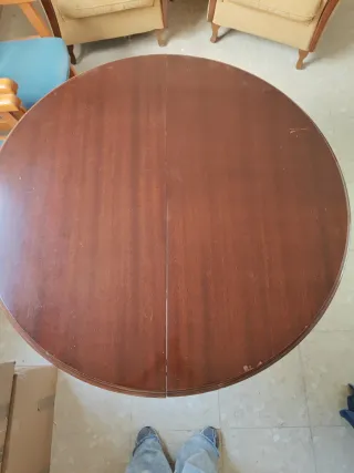 Mesa de comedor redonda de madera