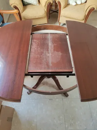 Mesa de comedor redonda de madera