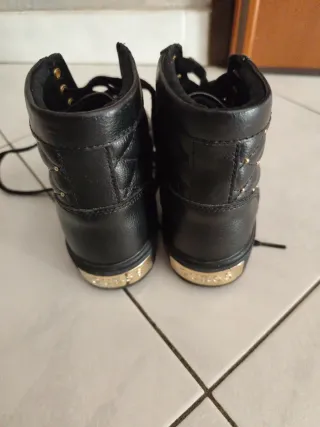 Scarpe Guess nere alte