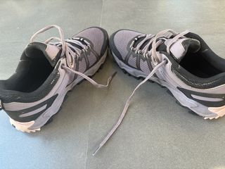 Zapatillas deportivas Columbia grises y rosas