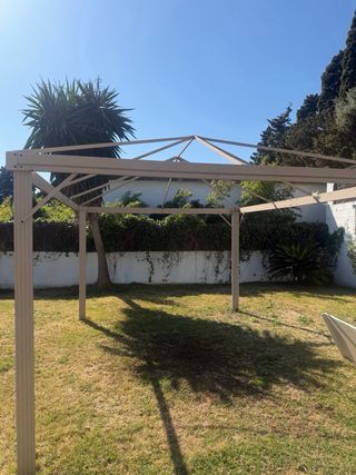 Carpa de jardín metálica