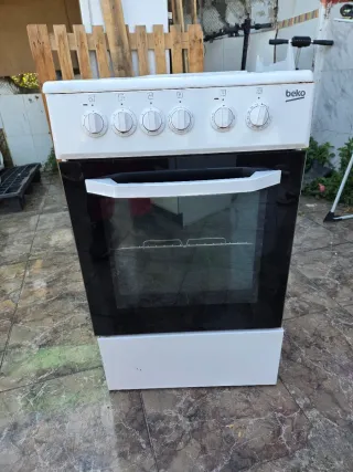 Cocina Beko vitrocerámica y horno