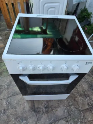 Cocina Beko vitrocerámica y horno