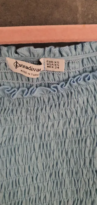 Camiseta fruncida Stradivarius celeste Talla XS