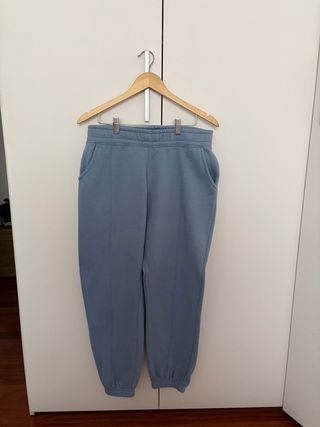 Ropa mujer. Pantalón chándal flojo y caliente