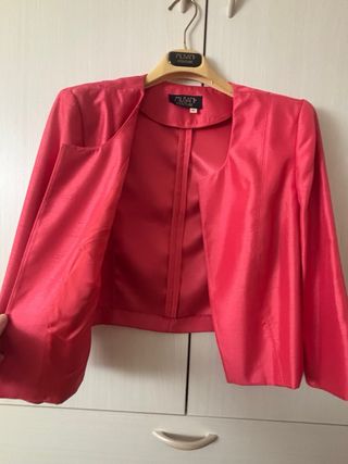 Completo giacca e abito in shantung color corallo