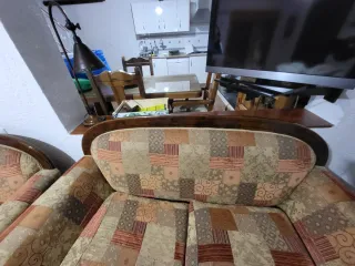 Sillón clásico de madera y tela