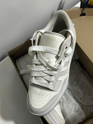 Zapatillas Adidas Beige y Blancas Nuevas