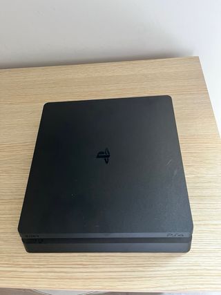 PS4 Slim Negra + Mando + 9 Juegos (GT7,FIFA 23...)