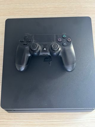 PS4 Slim Negra + Mando + 9 Juegos (GT7,FIFA 23...)