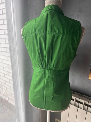 Camisa verde sin mangas Talla M