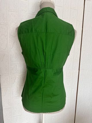 Camisa verde sin mangas Talla M