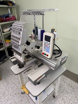 Máquina de bordar Broin (leer descripción)