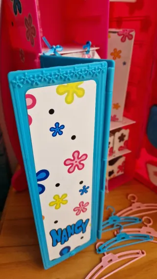 Armario Muñeca Nancy con Perchas