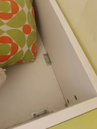 Litera de madera verde y blanca