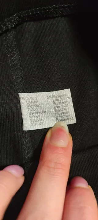 Leggings neri con pizzo da ragazza