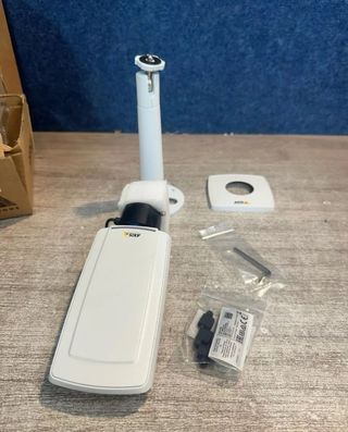 AXIS P1364 Network Camera Cámara de vigi