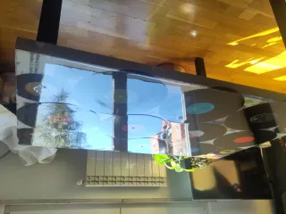 Mesa de centro con vinilos terminada en epoxi.