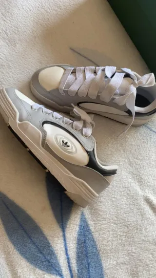 Zapatillas Adidas Hombre Grises y Blancas