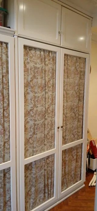 Armario puertas cristal y tela estampado