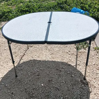 Mesa plegable semicircular