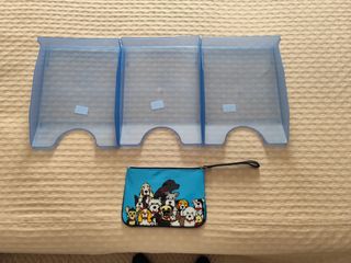 3 bandejas escritorio y estuche perros