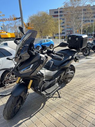 Honda X-ADV 750 2022 Con maleta escape Negociable