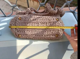 Borsetta a maglia con fiori colorati