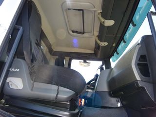 MAN FE 320 - CAMION GANCHO DE CADENAS