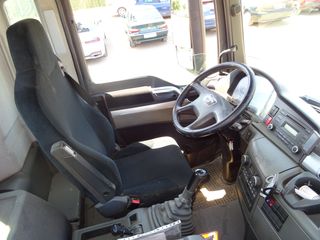 MAN FE 320 - CAMION GANCHO DE CADENAS