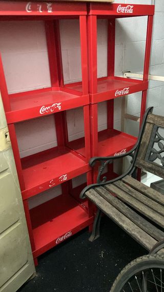 Estanterías Coca-Cola Rojas
