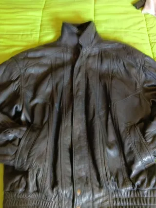 Chaqueta de cuero negra