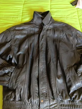 Chaqueta de cuero negra