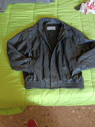 Chaqueta de cuero negra