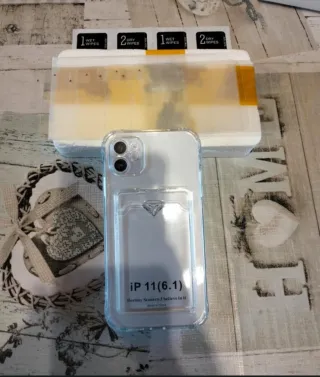 STOCK iPhone 11:Cover Silicone + 4 Vetri Temperati