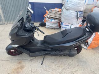 Suzuki Burgman 400 Negra