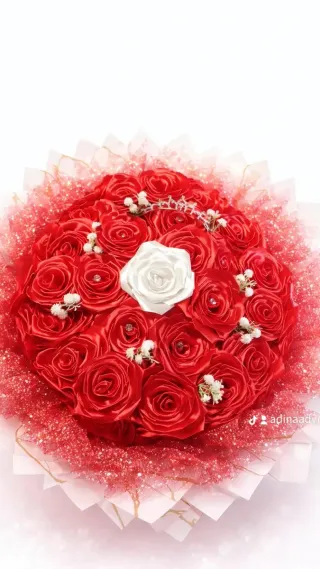 Ramos de rosas eternas hechas a mano