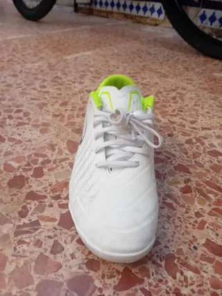 Botas de futsal blancas