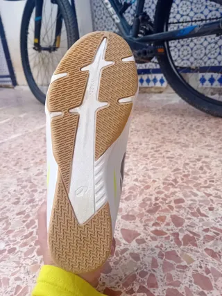 Botas de futsal blancas