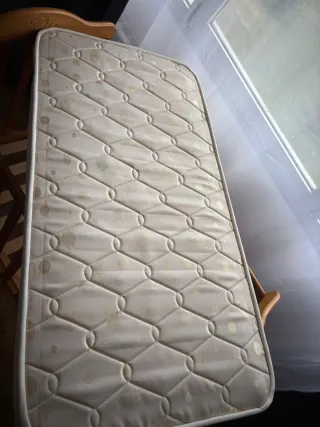 Cuna de bebé de madera + Colchón