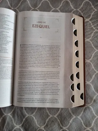 Biblia de estudio gracia y verdad.
