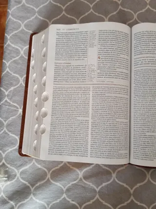 Biblia de estudio gracia y verdad.