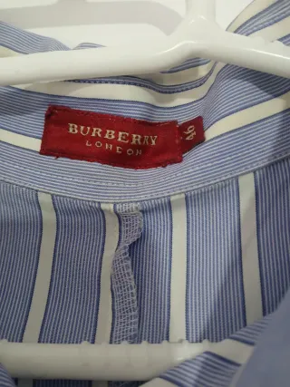 Camisa de rayas azul y blanca