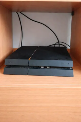 PS4 (PlayStation 4) Negra + Mando